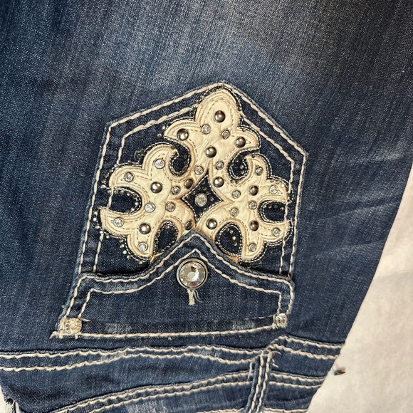 L.A. Idol Blue Ankle Cropped Jeans with Embroidered Detail - Picture 4 of 10